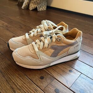 Diadora V7000 Premium Sand Light Grey Sneaker